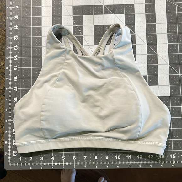 Lululemon Free To Be Serene Bra *High Neck Powdered Gray Size 8 - Picture 3 of 5
